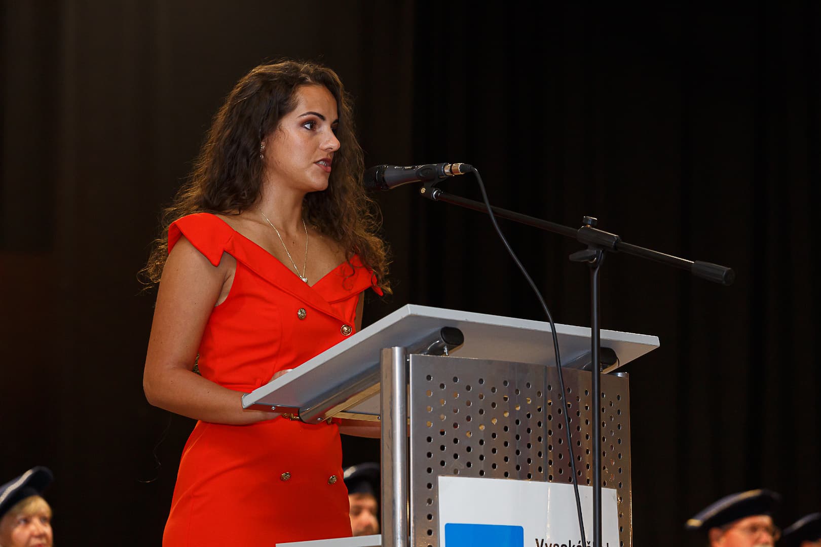 studentka promoce 2020